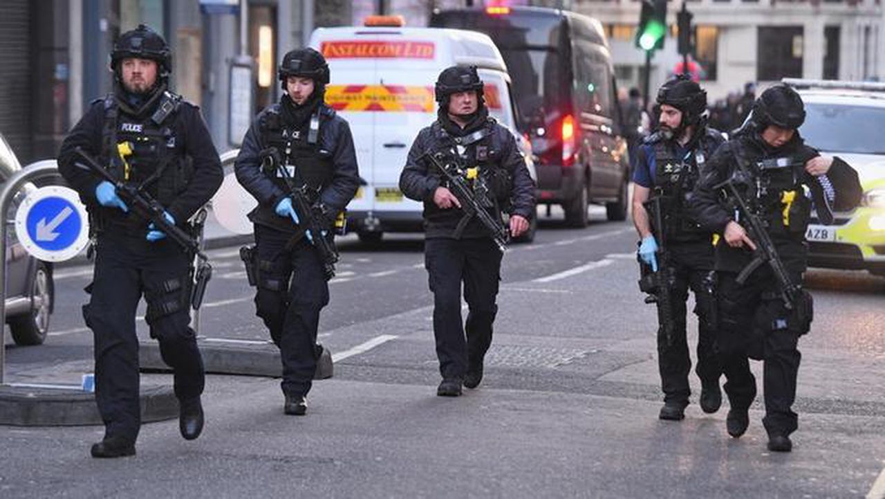 2 dead, 2 injured in London Bridge stabbing by jihadist. Image via itv