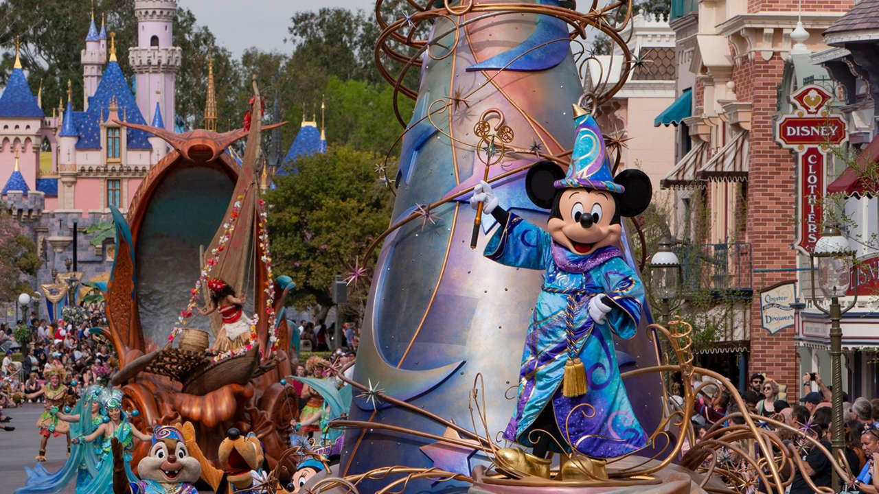 Disneyland & Disney World Extend Closures Indefinitely