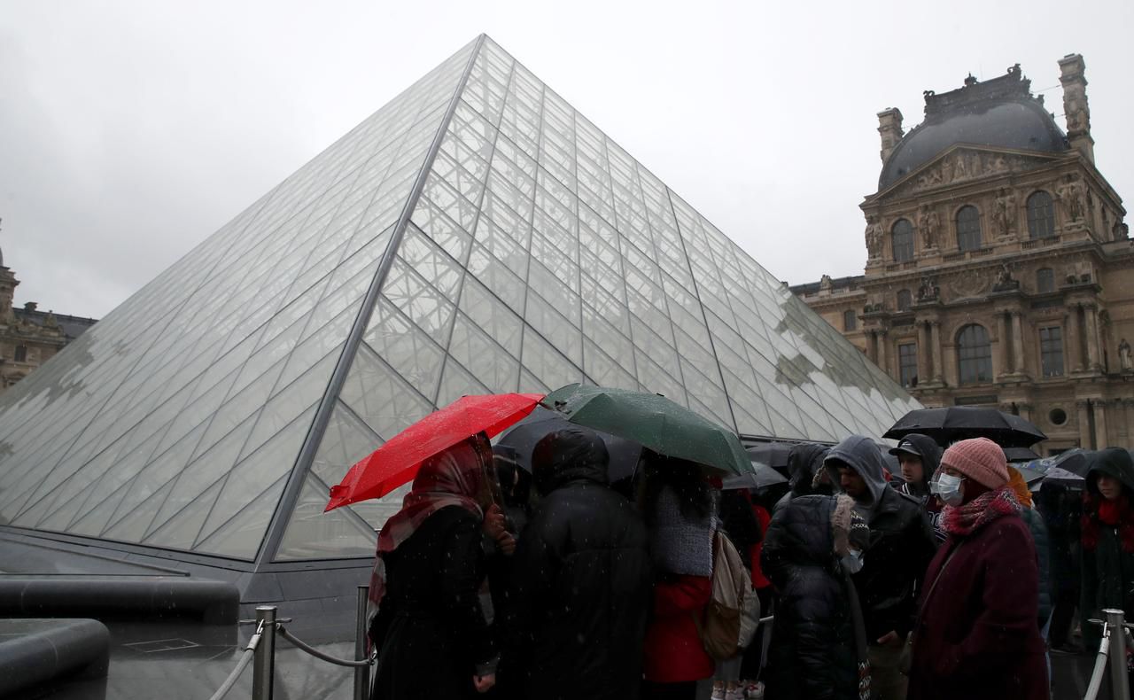 France closes down the Louvre museum due to coronavirus fears. Image via Reuters.