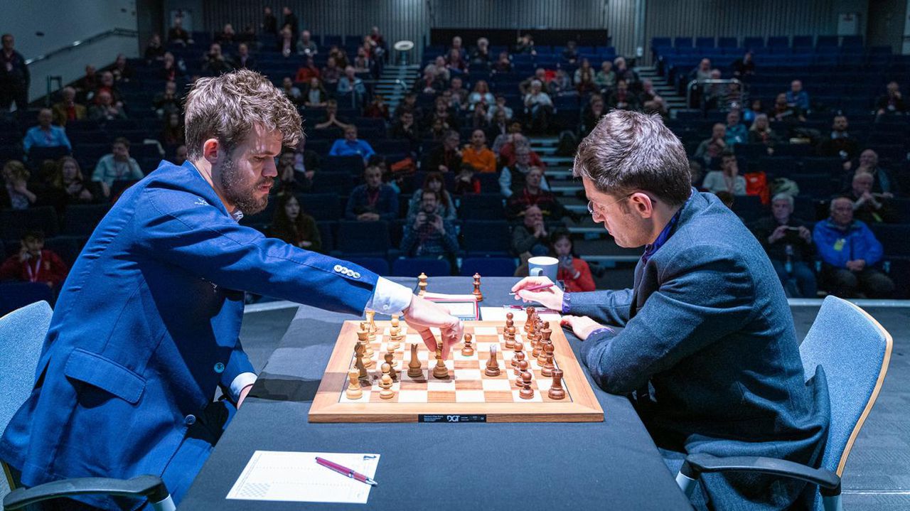 Chess world champion Carlsen blunders in speed chess tournament semi final, will play for 3rd place. Image via Grand Chess Tour