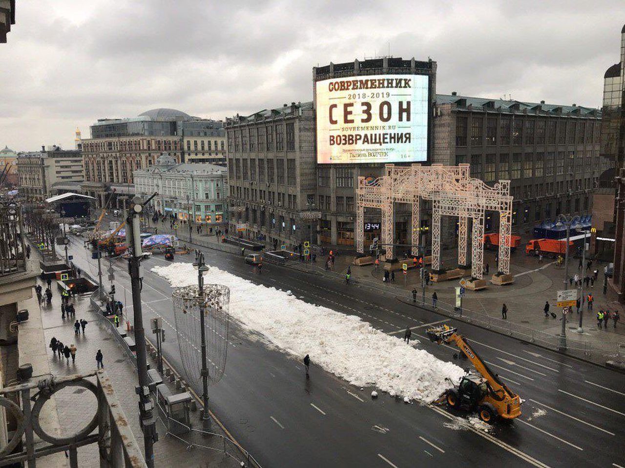 Moscow is experiencing unusually high temperatures this year, image via The Guardian