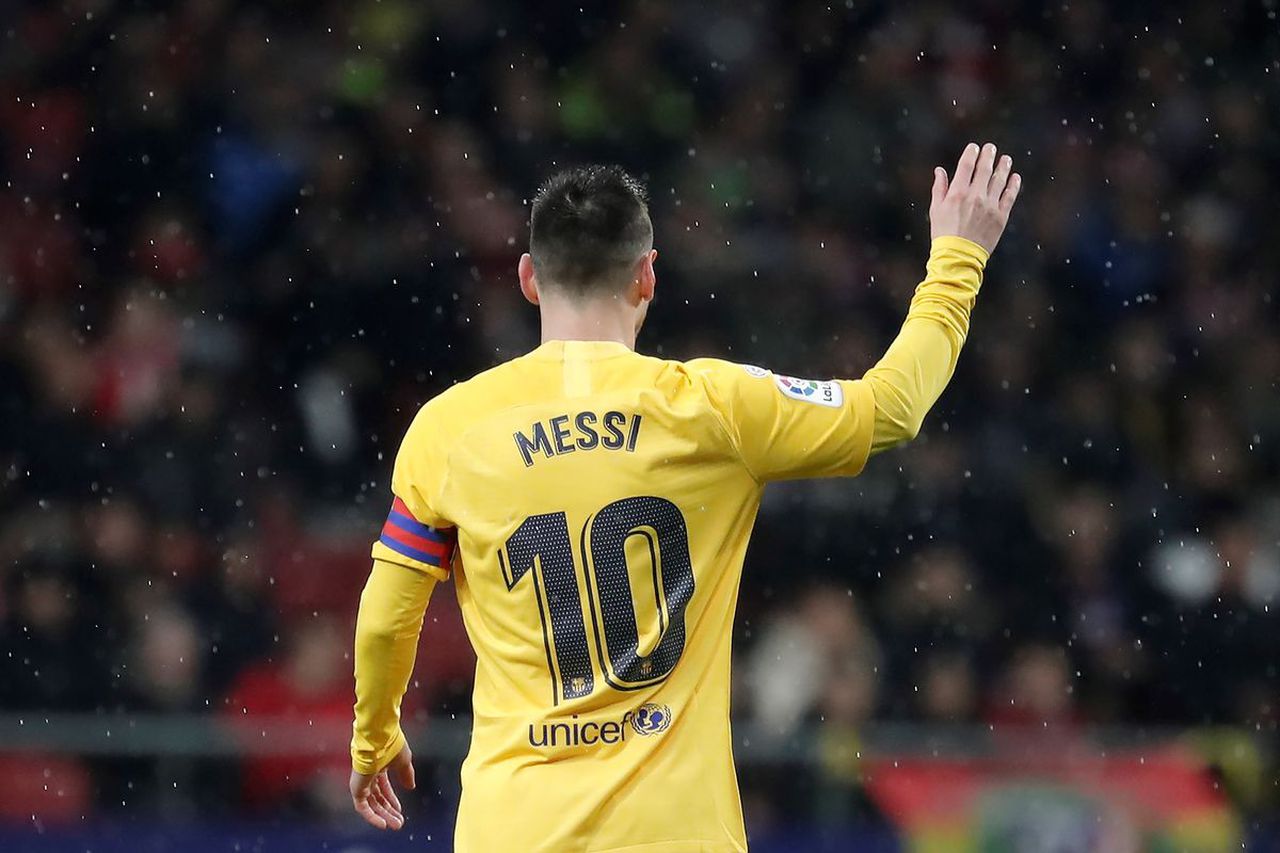 Messi's late goal put Barcelona at the number one spot in La Liga. Image via Getty Images.