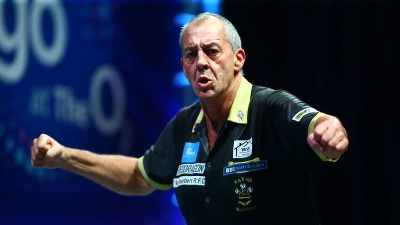 In an all-Welsh final, Warren defeated Williams to become the oldest BDO world darts champion at 57 years old. Image via SkySports.