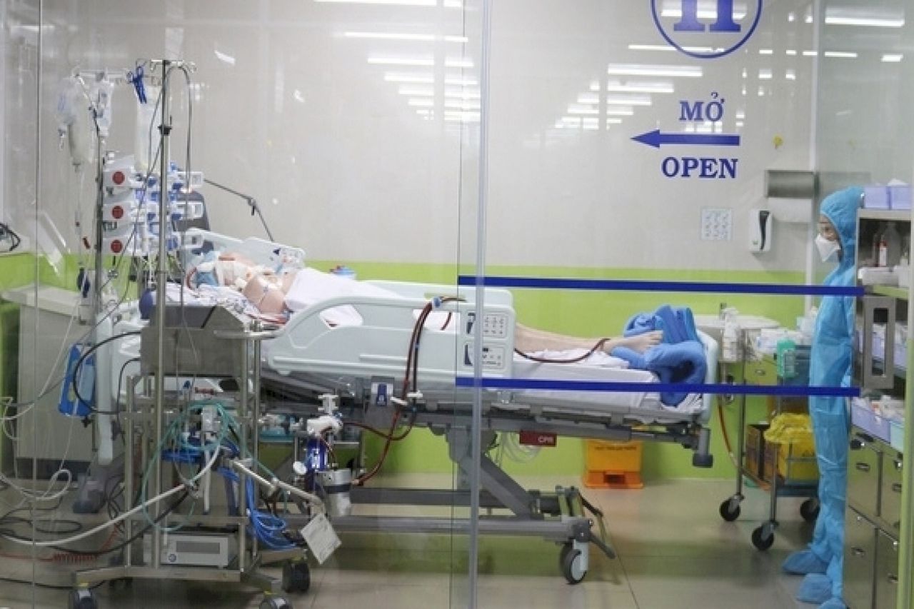 Scottish coronavirus patient in Vietnam survived after 68 days on a ventilator