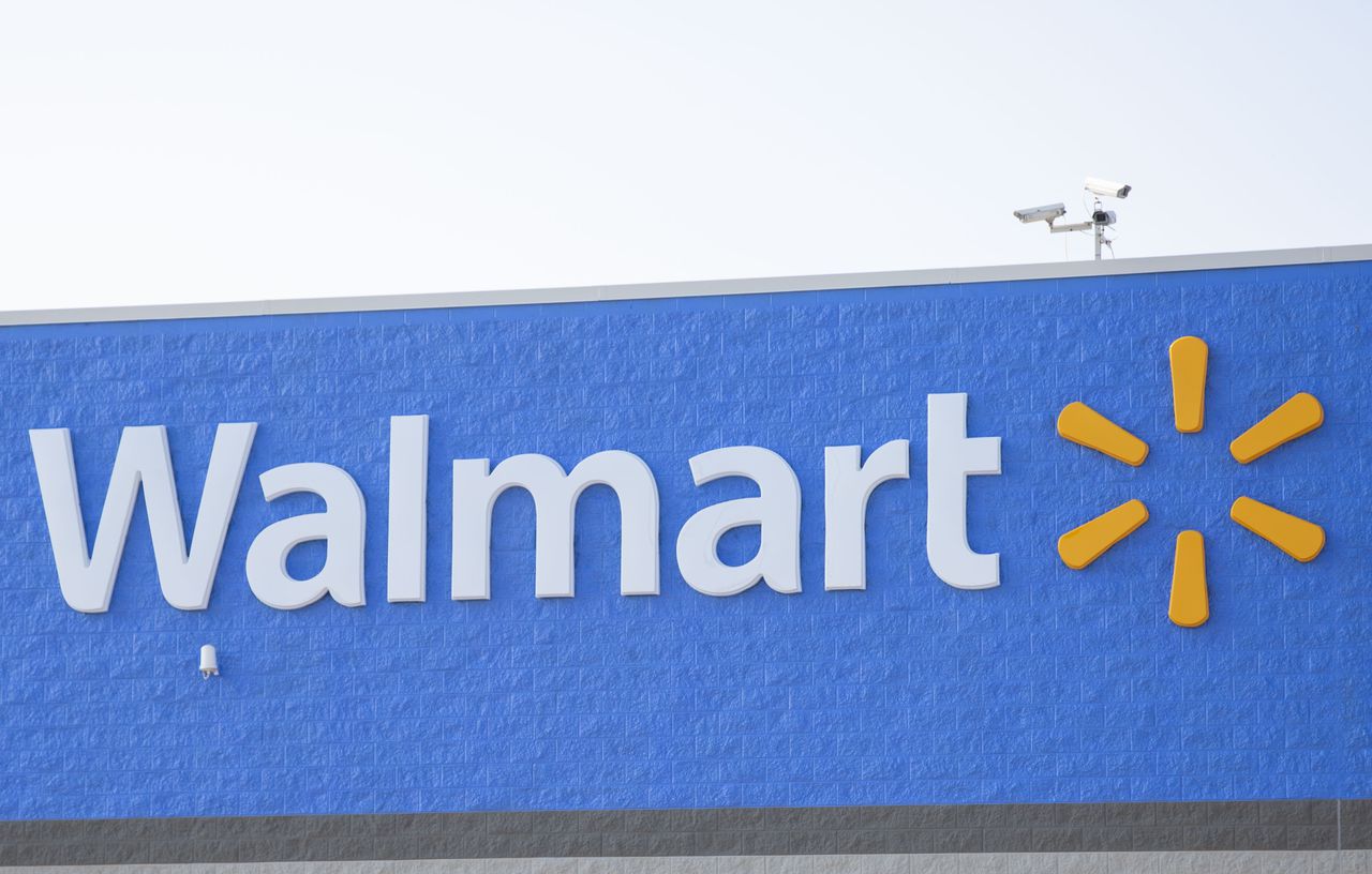 Walmart, Sam’s Club employees being required to wear face masks to work