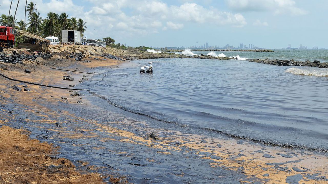 Oil spills can completely devastate marine ecosystems, image via Getty Images