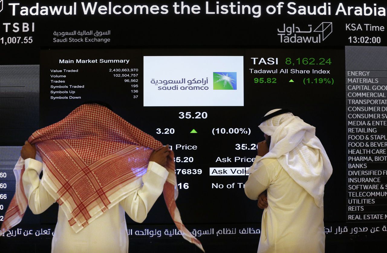 Saudi oil giant Aramco used 'greenshoe option' to raise its IPO to a record 29.4 billion USD. Image via AP.