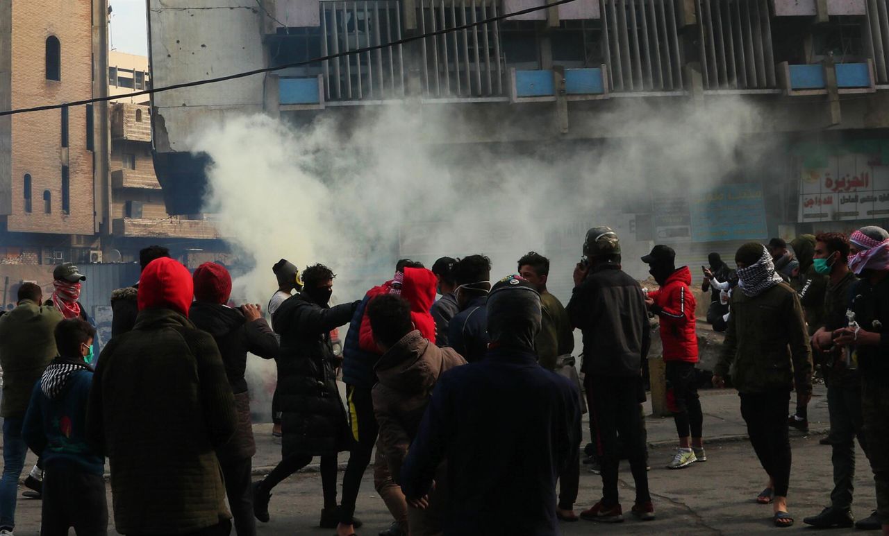 The police used live rounds and tear gas against the protesters, image via Reuters