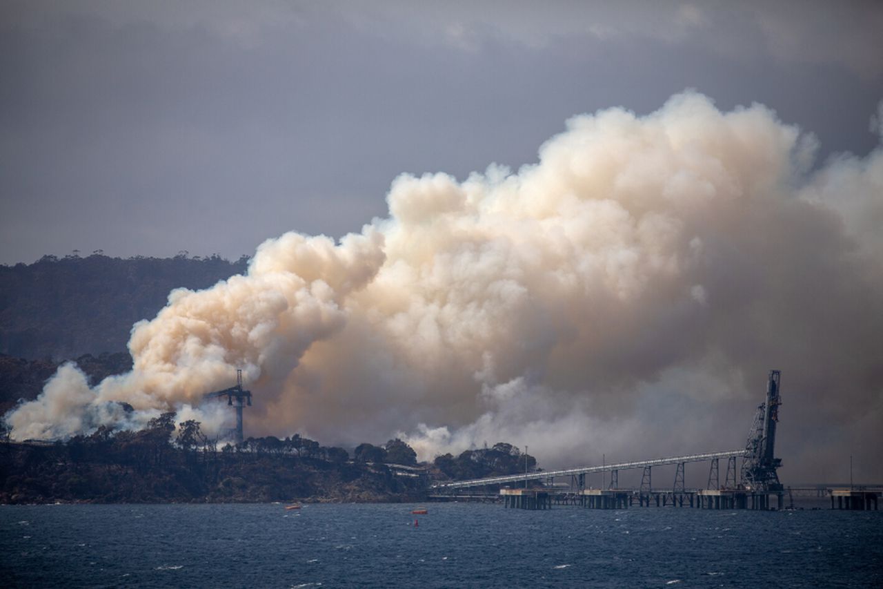 The smoke has already crossed over New Zealand, image via Reuters