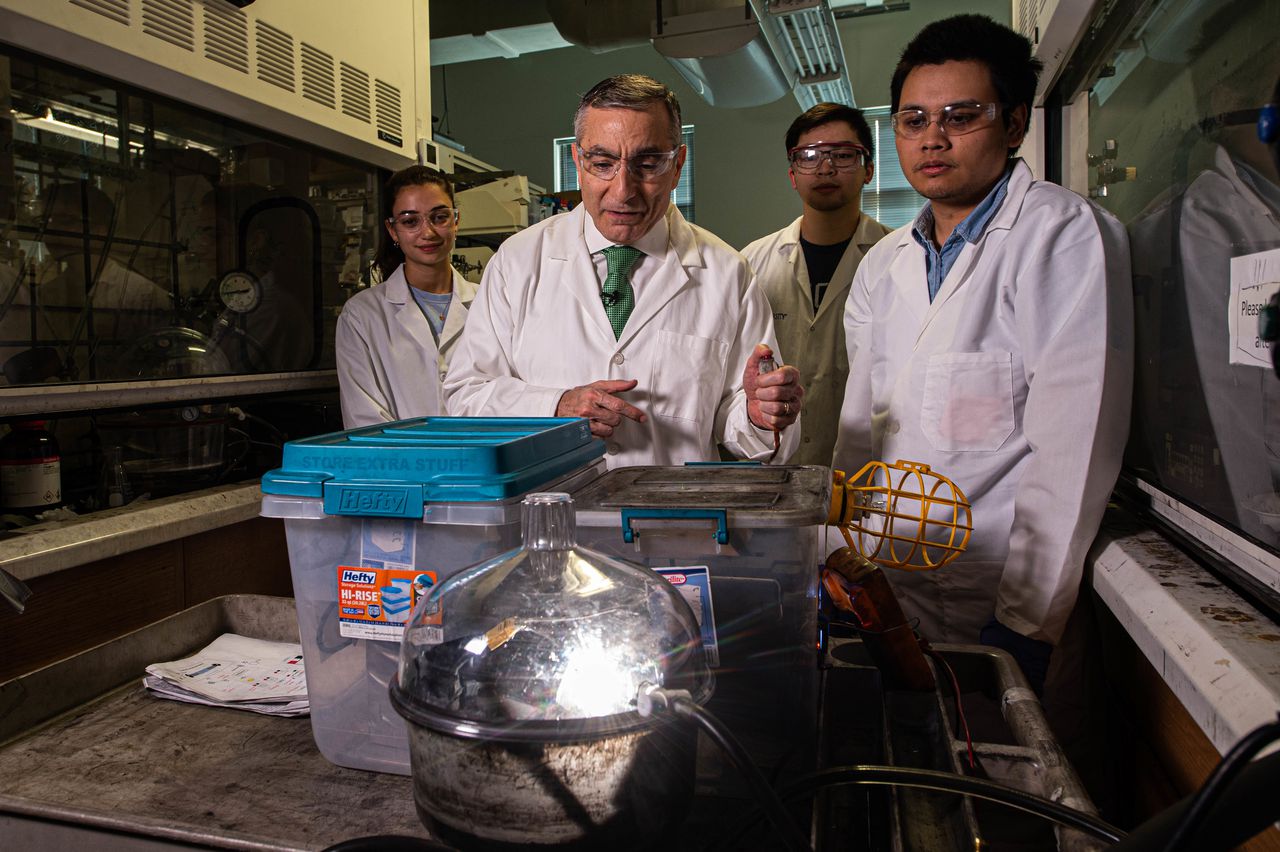 Rice University student develops new method for producing bulk graphene from waste material. Image via Rice University.