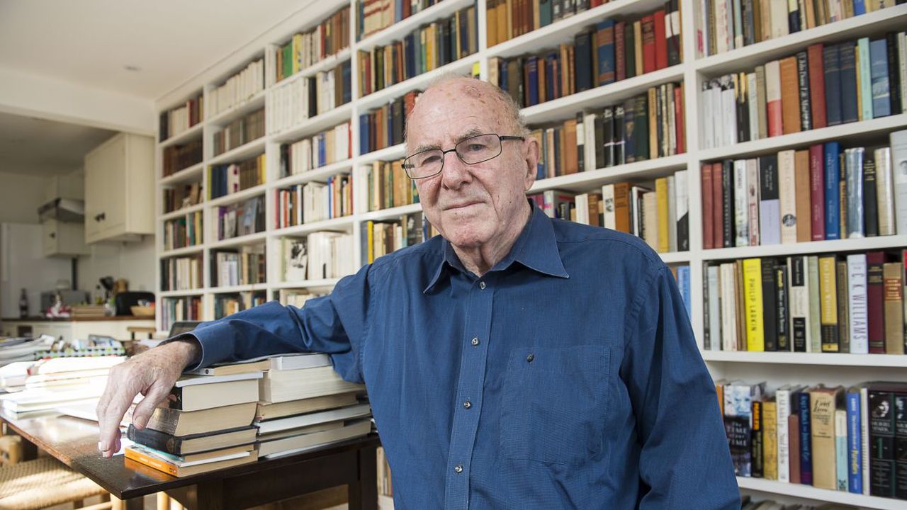 Beloved writer and TV personality Clive James passes away at 80. Image via CNN.