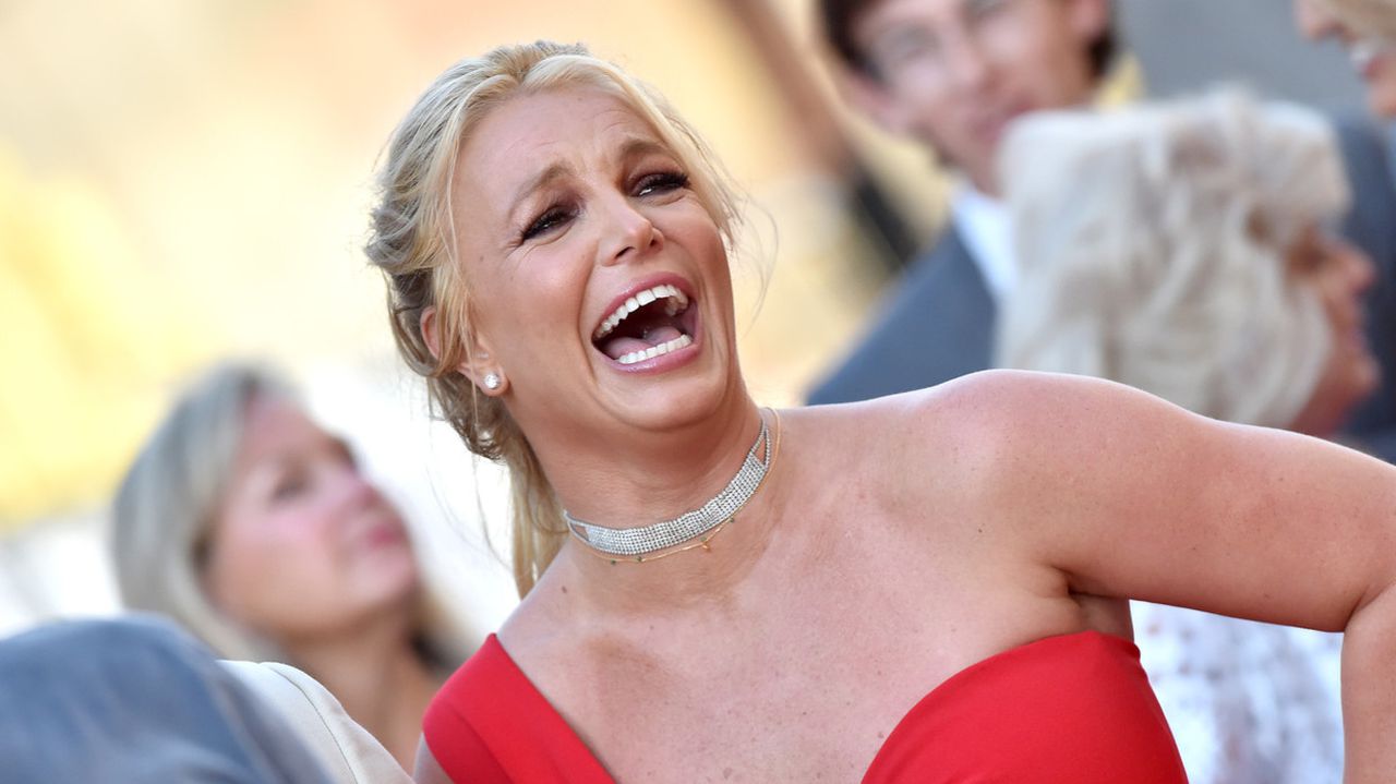 Britney Spears clarifies her claim of running 100m in under 6 seconds was a joke. Image via RT.