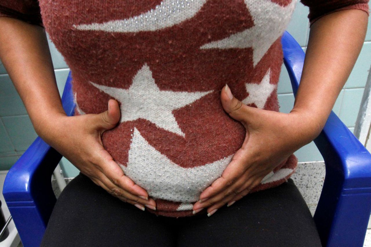 Researchers find Zika virus affects long-term development in babies, even if the births are healthy. Image via AFP.