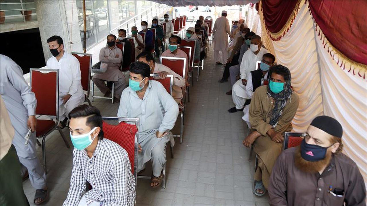 Pakistan reports biggest single-day jump in coronavirus cases