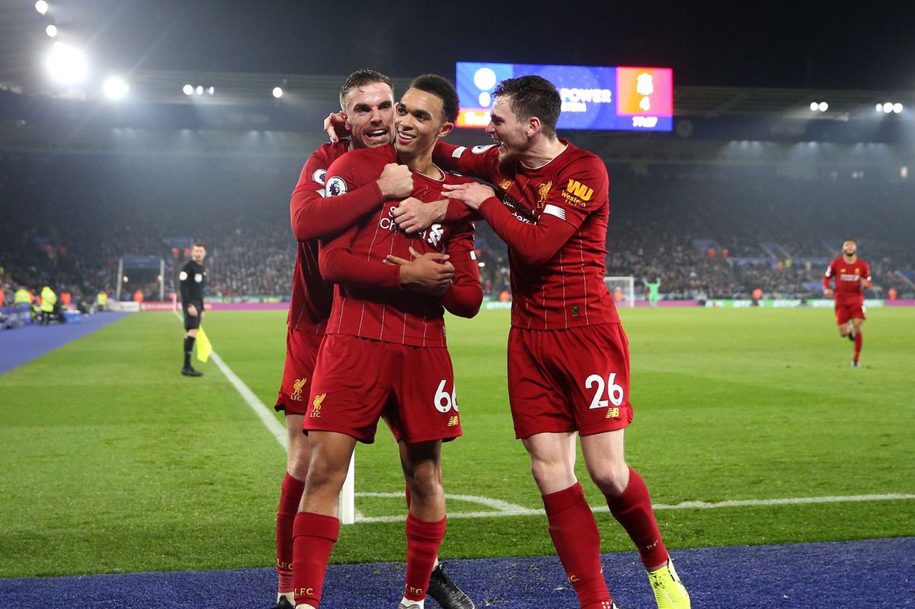 Premier League leaders Liverpool outclass second spot Leicester City with an overwhelming 0-4 victory. Image via Getty Images.