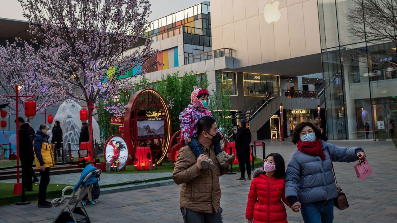 Apple announces closure of all corporate operations in China starting February 9. Image via CNN.