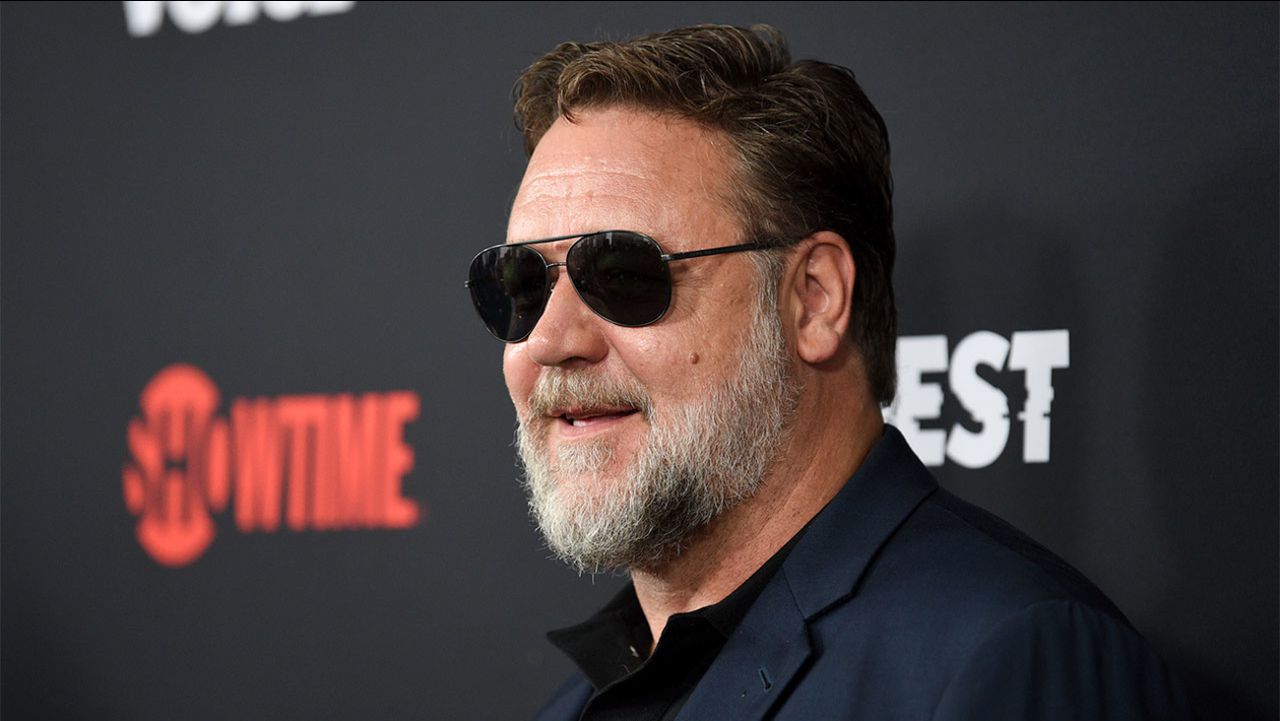 Australian actor Russell Crowe accepts Golden Globe in absentia, stays in Australia due to catastrophic fires. Image via ABC7.
