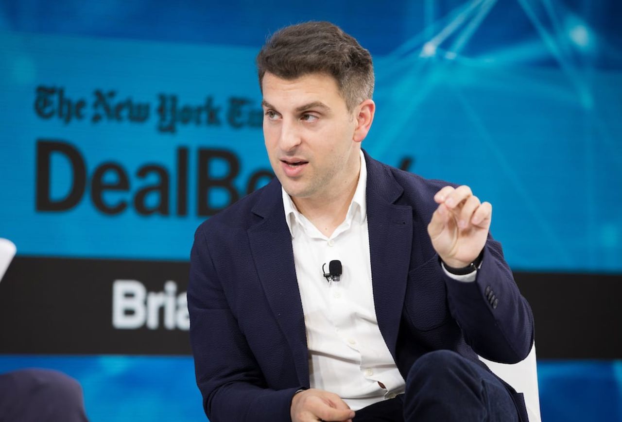 Airbnb plans to layoff more than 25% of the total workforce