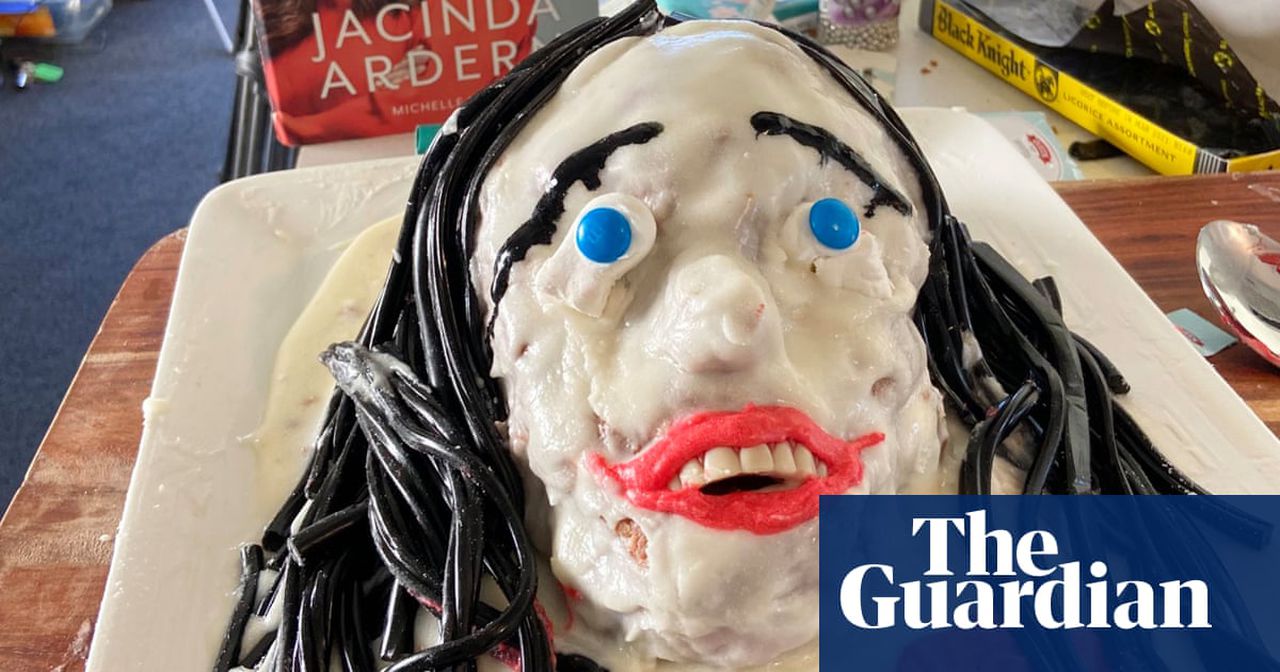 New Zealand TV presenter 'deeply sorry' for her disturbing Jacinda Ardern cake
