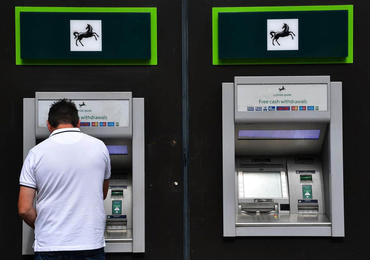 UK lockdown has led to a 60% fall in the number of cash withdrawals
