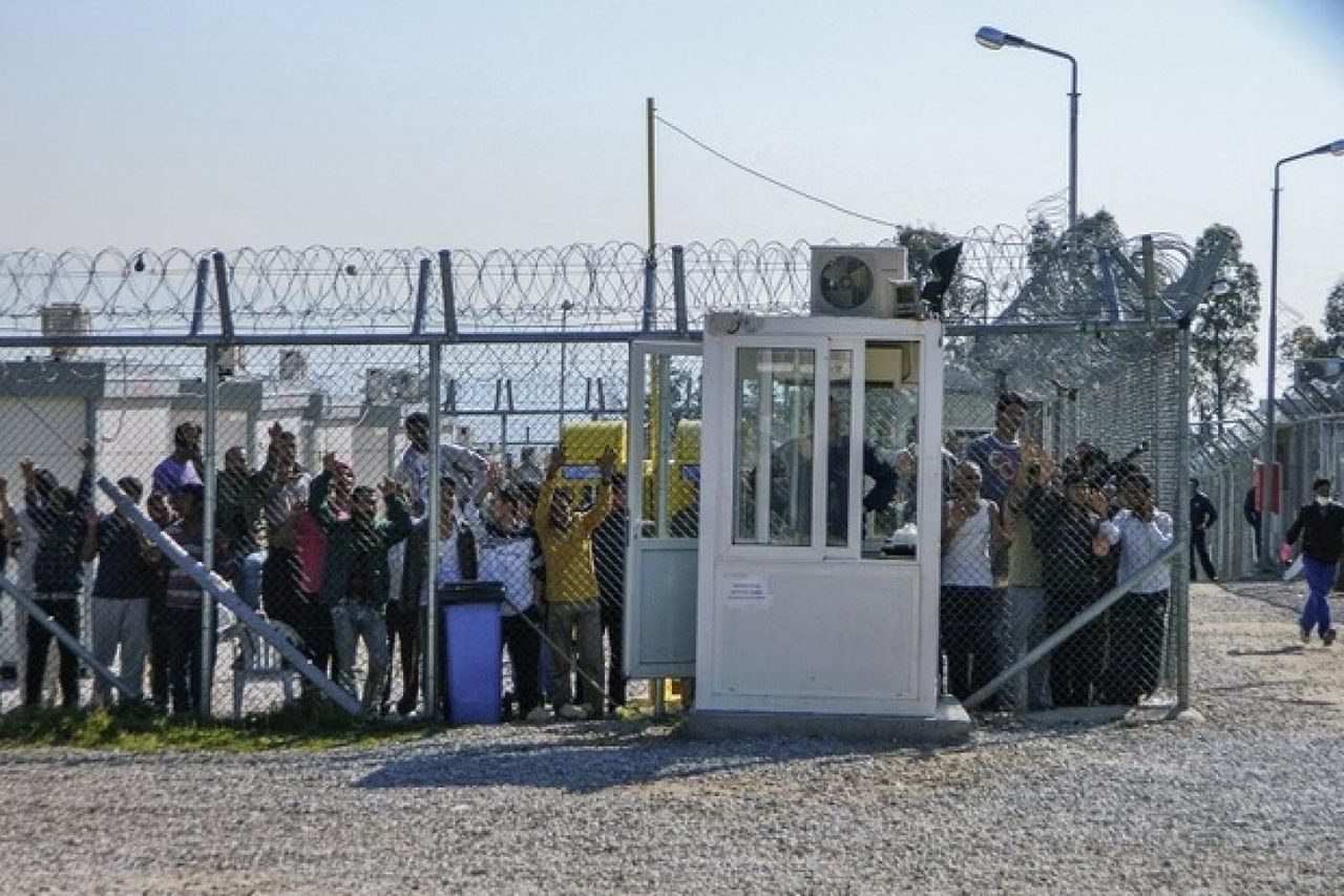 Greece relocating immigrants to 'detention centers'. Image via MEE.