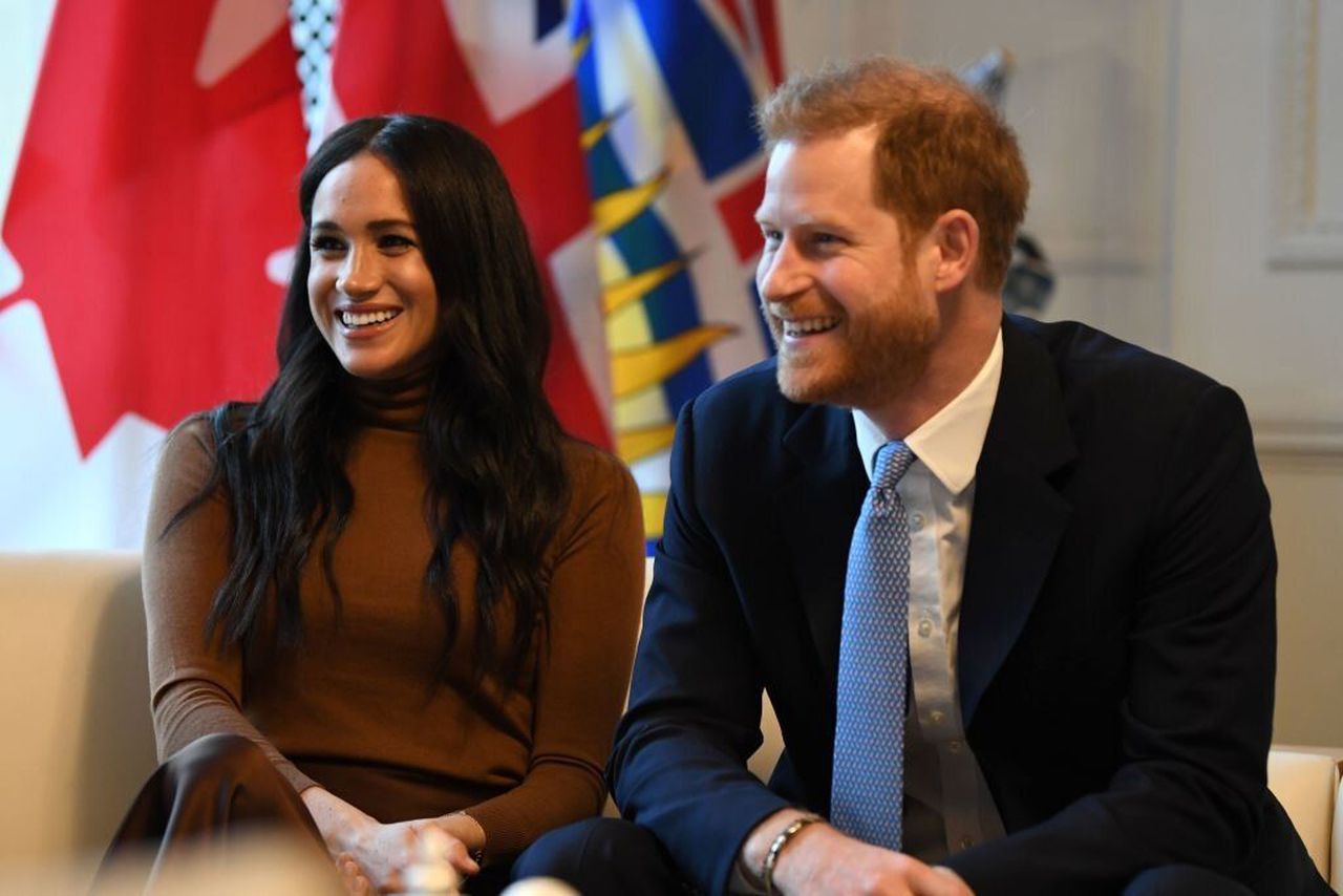 Harry and Meghan to drop the word 'royal' from Sussex Royal brand. Image via Yahoo News.