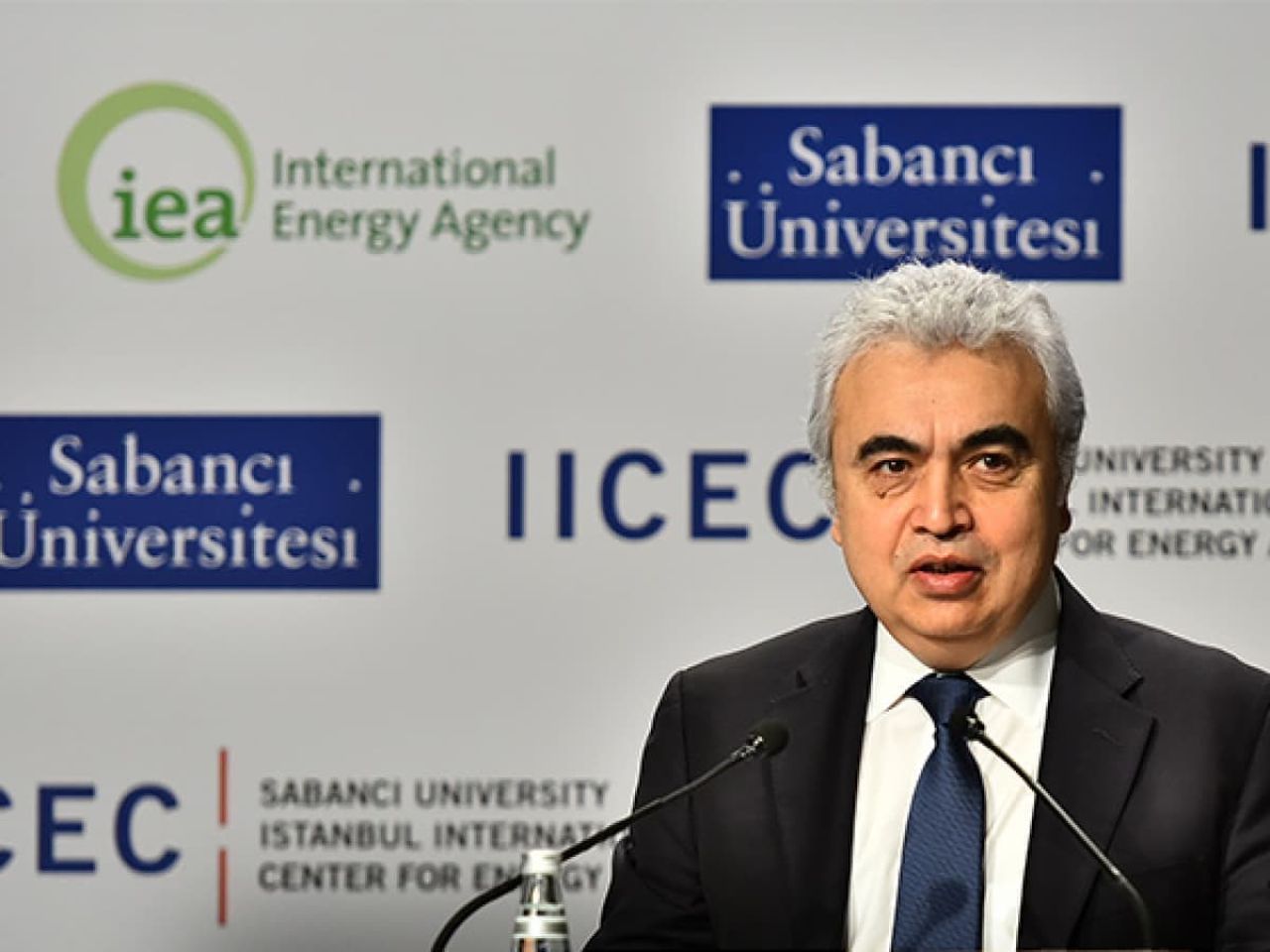 Renewed investor pressure for IEA over climate change. Image via Reuters.