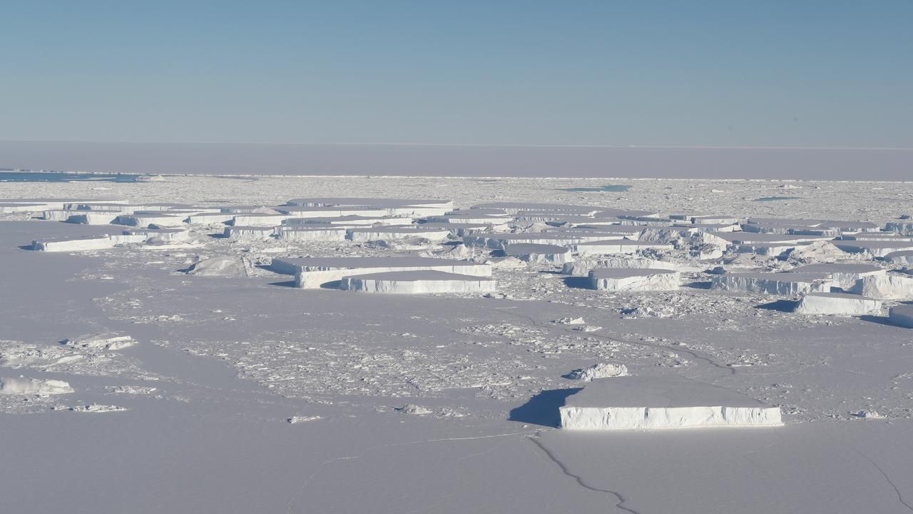 Researchers find world's deepest canyon in East Antarctica, with depths almost half the height of Mount Everest. Image via Nature.