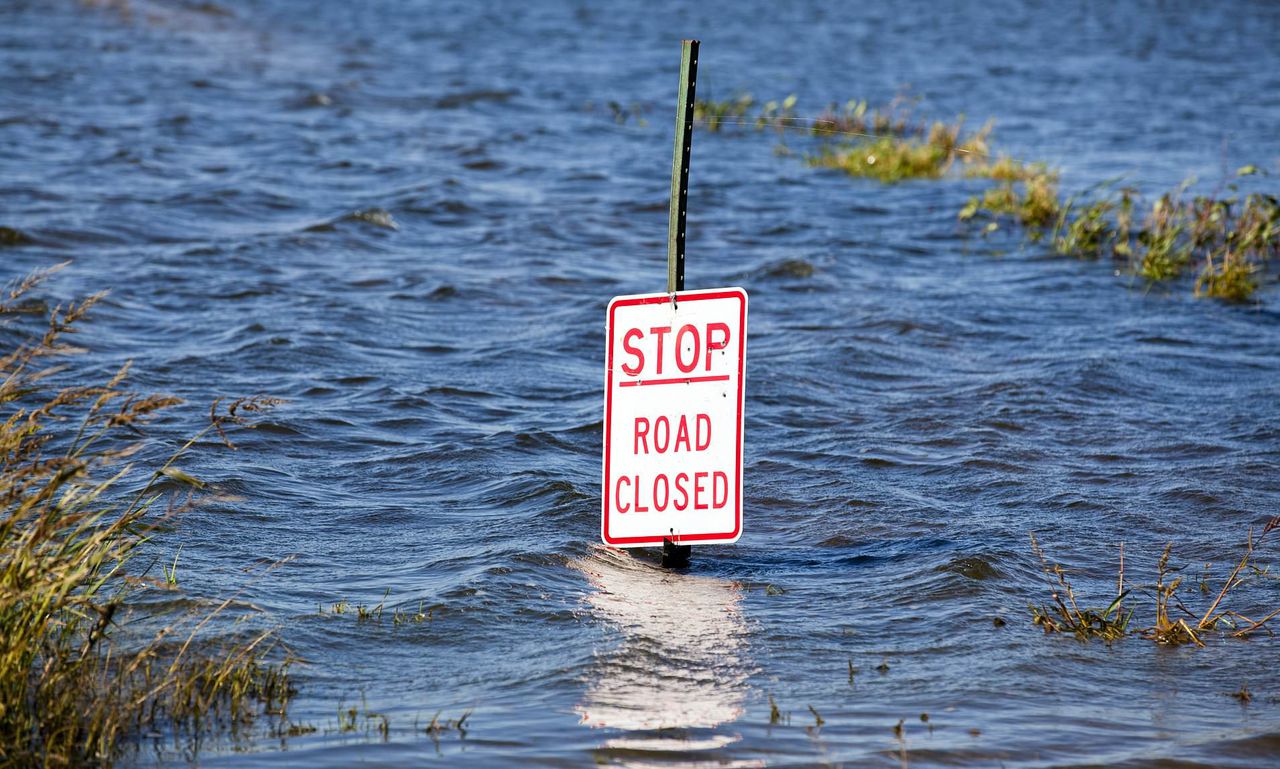 Sea levels could rise more than a metre by 2100, experts say