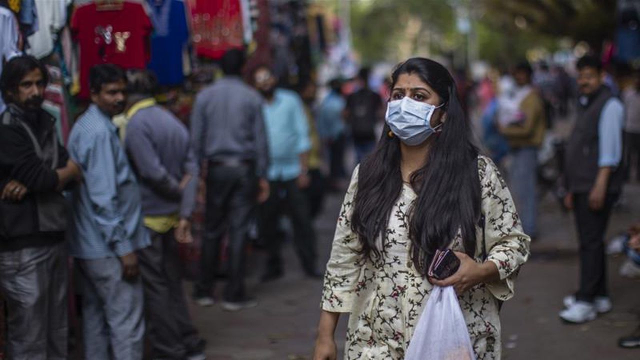 India is taking drastic measures to fight the virus, image via Getty Images