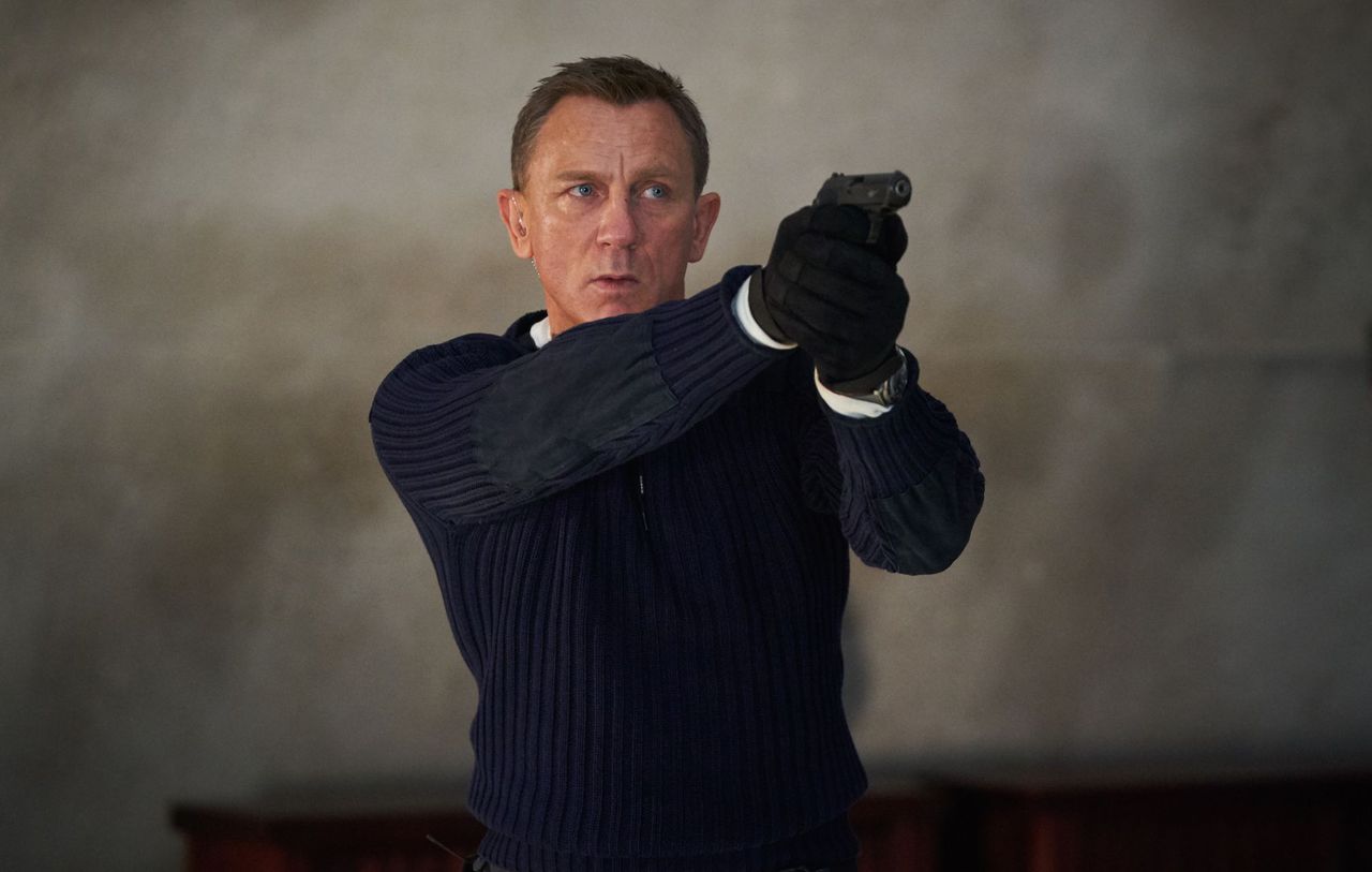 Daniel Craig is mad at people who say No Time to Die is cursed. Image via Yahoo.