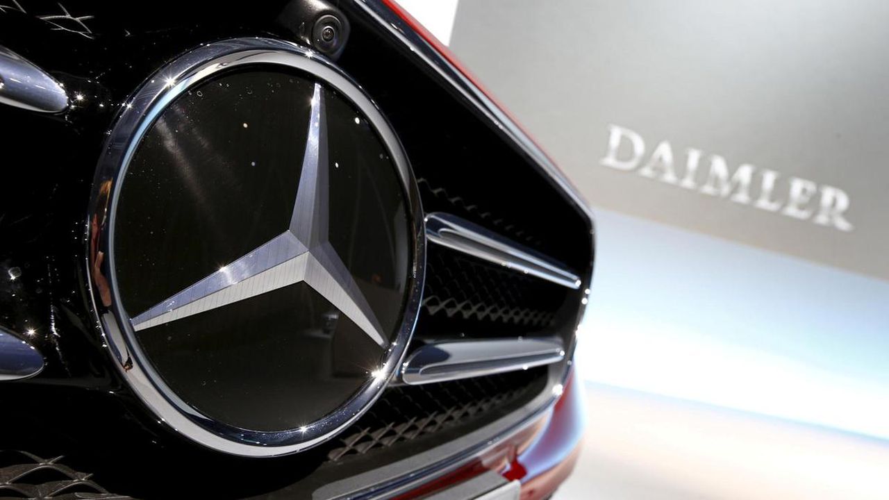 German carmaker Daimler issues recalls for 744,000 Mercedes-Benz cars sold in the US between 2001-11, due to faulty sunroofs. Image via Reuters.