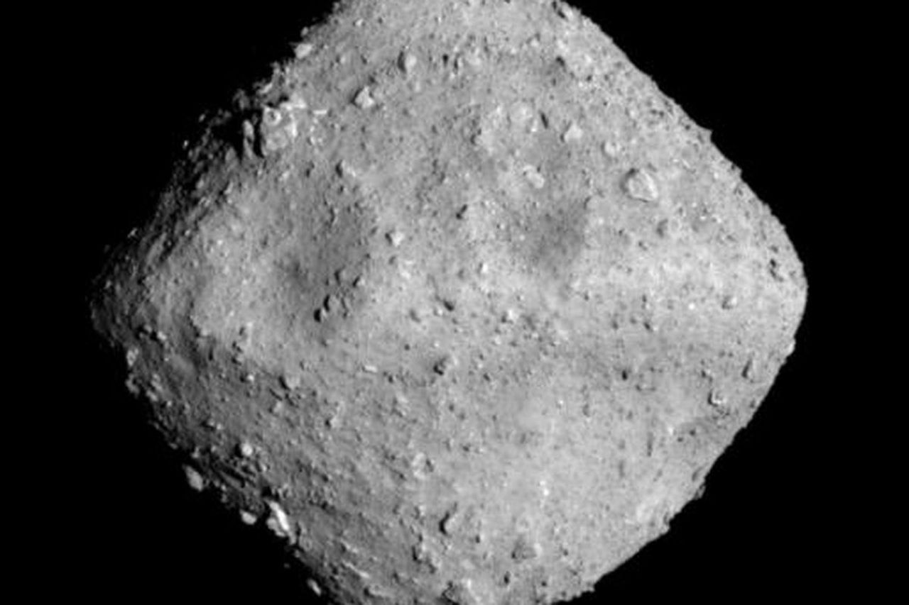 Hayabusa 2 collected first ever sub-surface asteroid samples on Ryugu. Image via JAXA