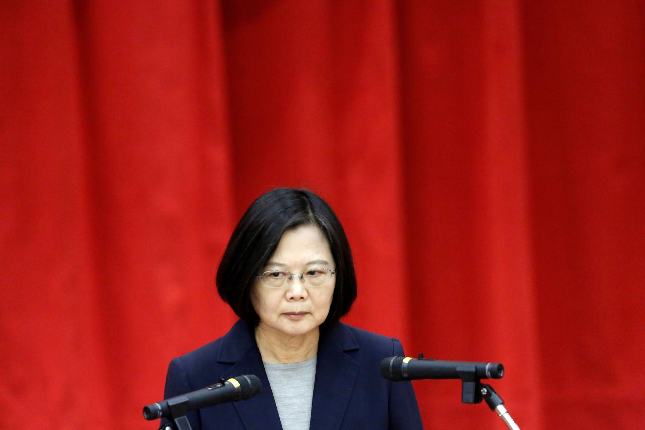 Tawan starkly refuses China's 'Hong Kong style' unification proposal. Image via Reuters.