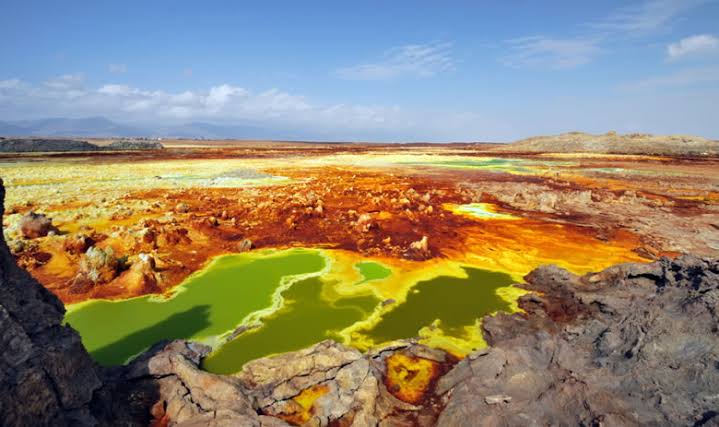 One place on earth with no life , Image via iStockphoto / Matejh Photography