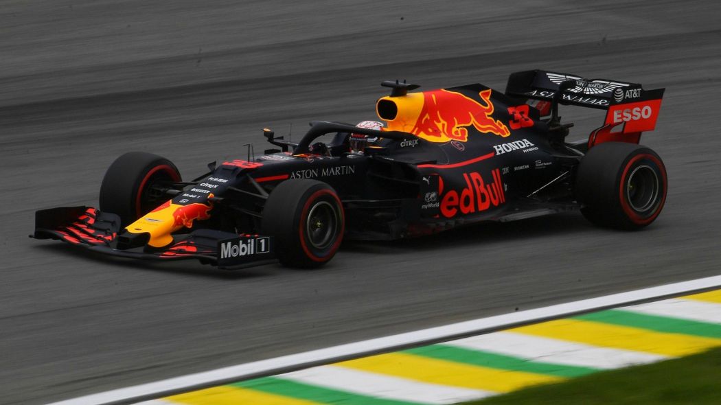 Verstappen wins, four collisions in dramatic Grand Prix finish. Image via Reuters.
