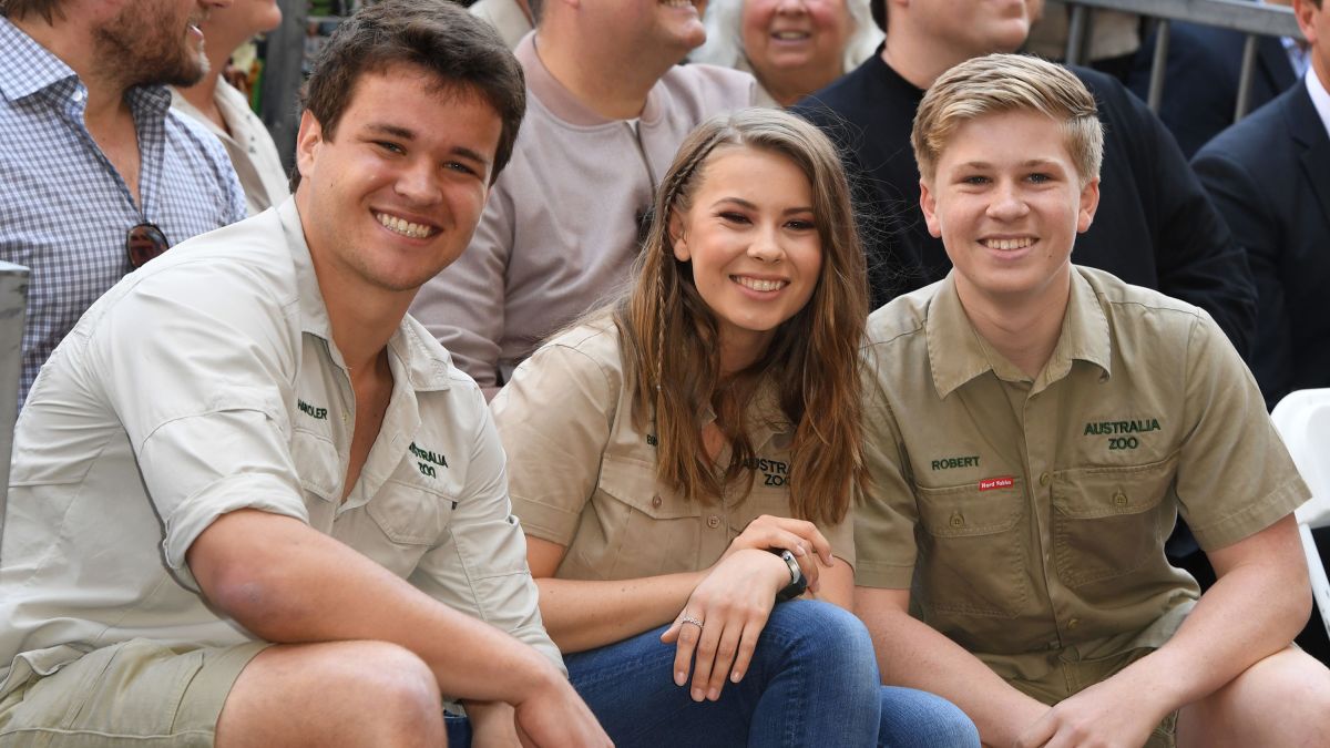 Bindi Irwin and fiance Chandler Powell tie knot at Australia Zoo ahead of lockdown. Image via CNN.