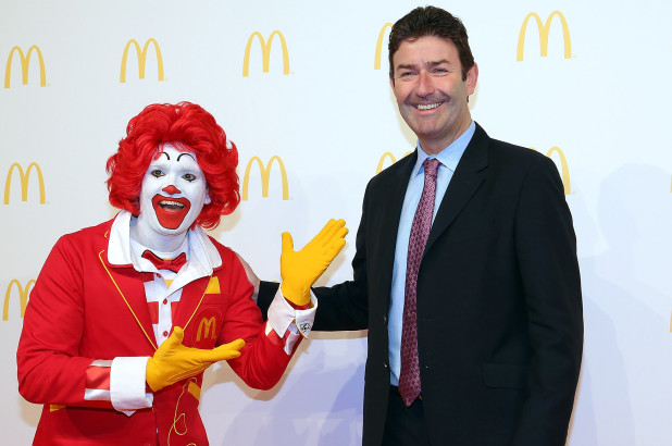 Mcdonald's Ex-Ceo Steve Easterbrook poses with the clown. Image via the New york post.
