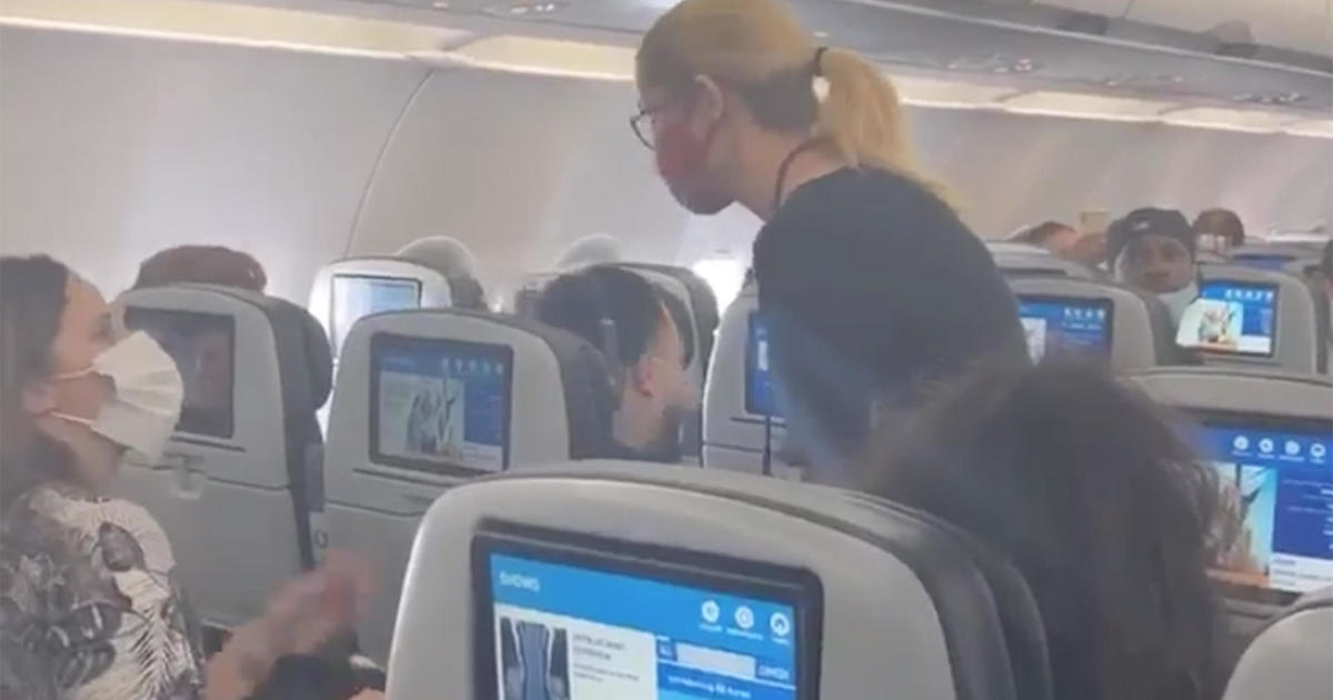 Mother and six children removed from flight after 2-year-old wouldn't wear mask