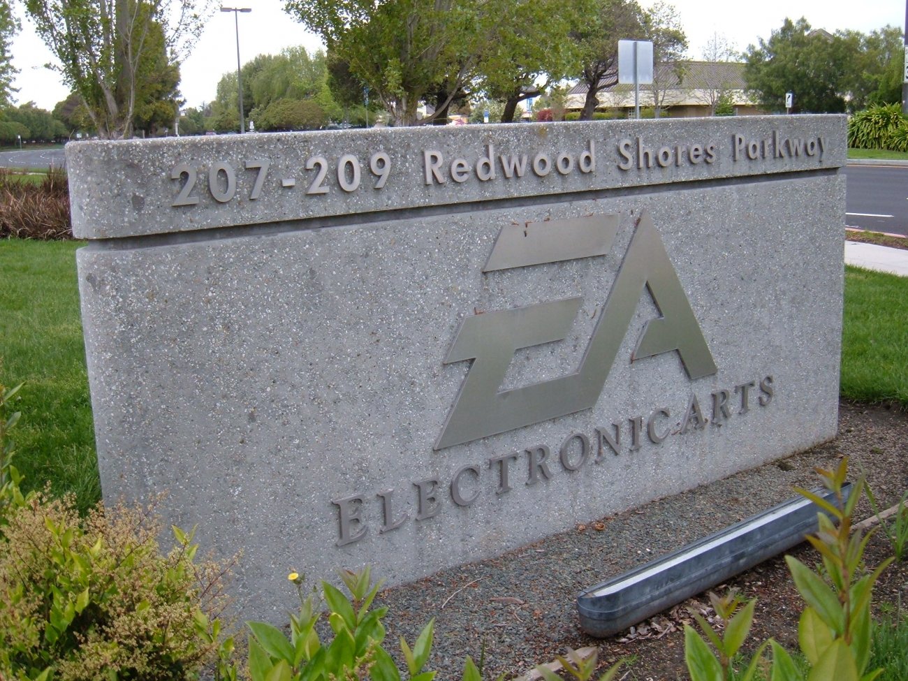 EA announces close to 1 billion USD in revenue from microtransactions. Image via EA.