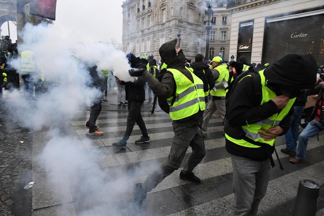 Yellow Vests protesters in Paris clash with police, shut down transport networks. Image via Getty Images.